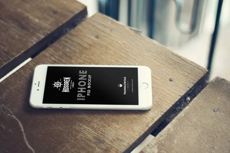 10 Photorealistic iPhone 6 Free PSD Mockups