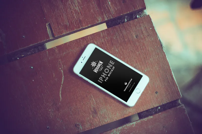 10 Photorealistic iPhone 6 Free PSD Mockups
