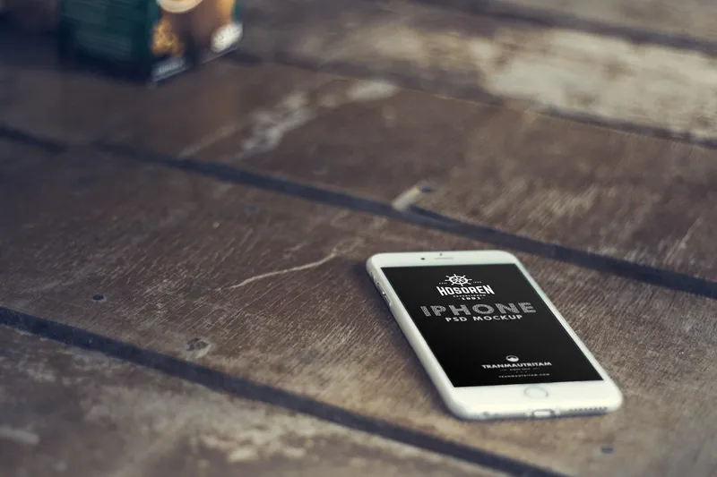 10 Photorealistic iPhone 6 Free PSD Mockups