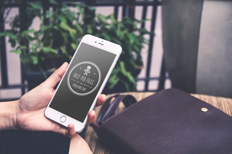 6 Free iPhone 6 PSD Mockups