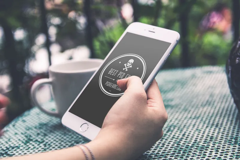 6 Free iPhone 6 PSD Mockups