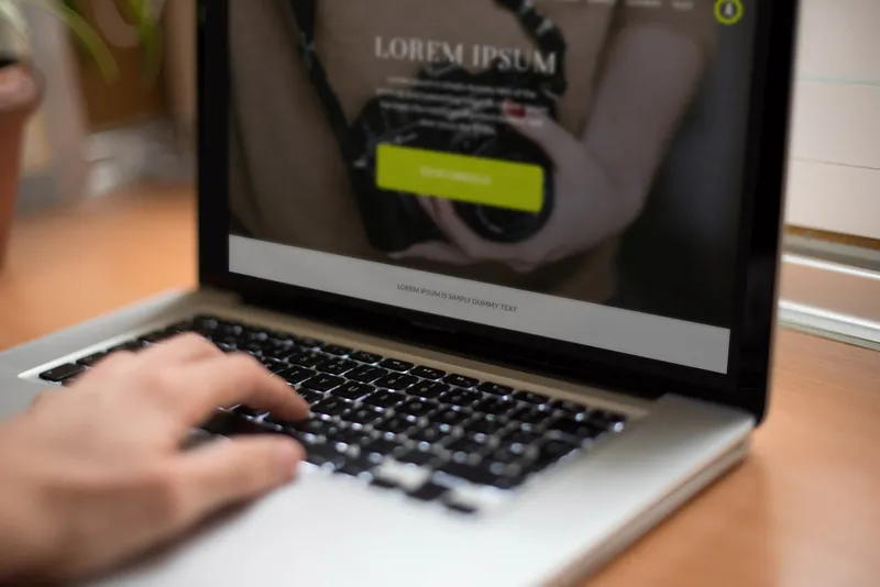 7 Smartphone & Notebook PSD Mockups