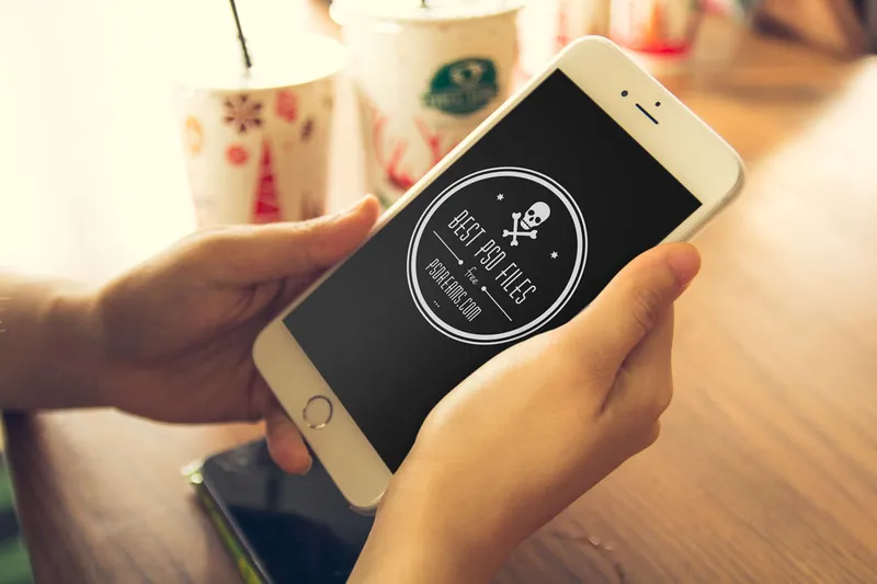 8 Free iPhone 6 PSD Mockups