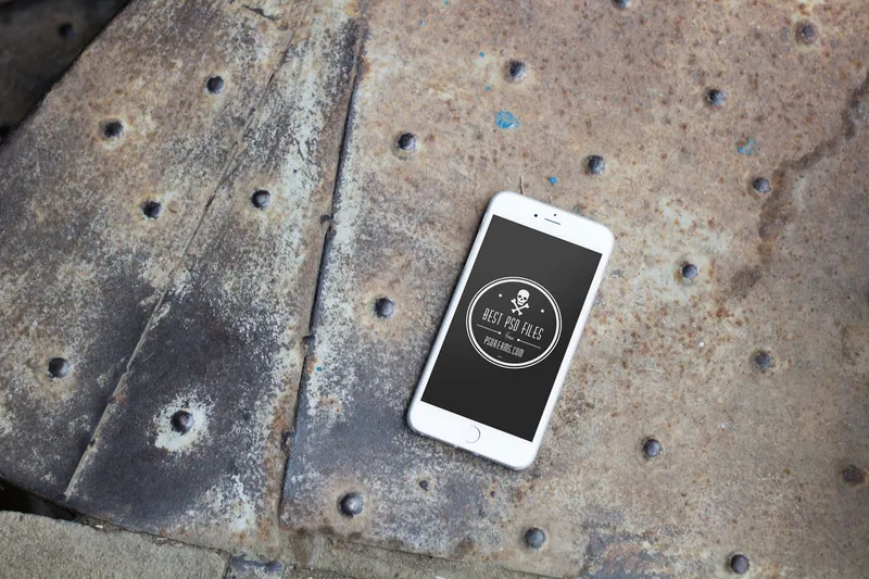 8 Free iPhone 6 PSD Mockups