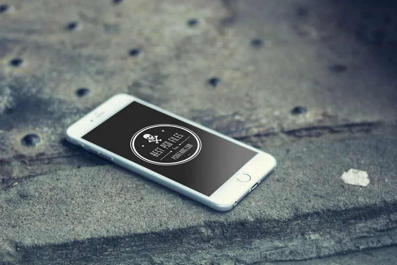8 Free iPhone 6 PSD Mockups