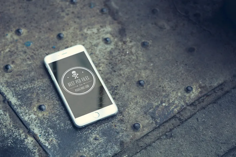8 Free iPhone 6 PSD Mockups