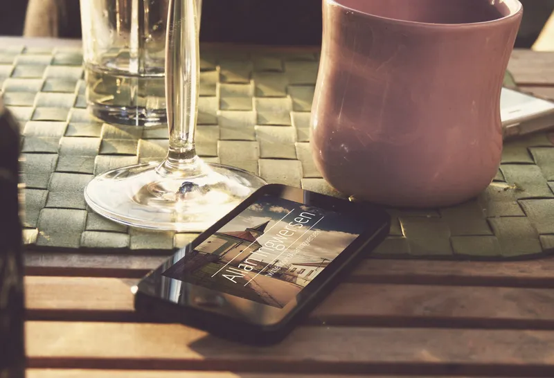 Free PSD iPhone Mockup