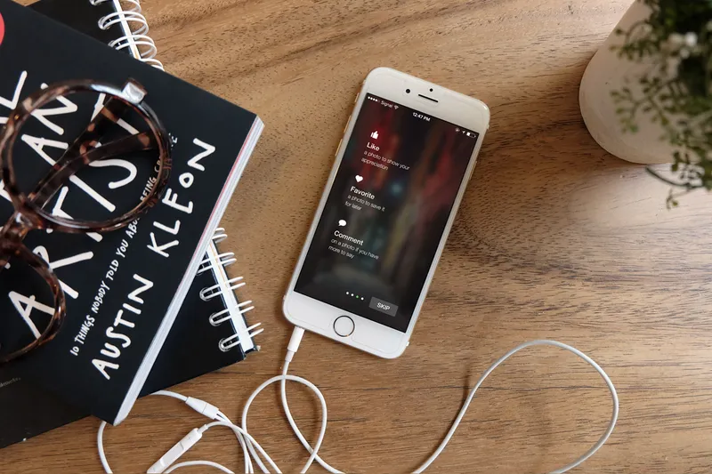 Photorealistic iPhone 6 Mockup